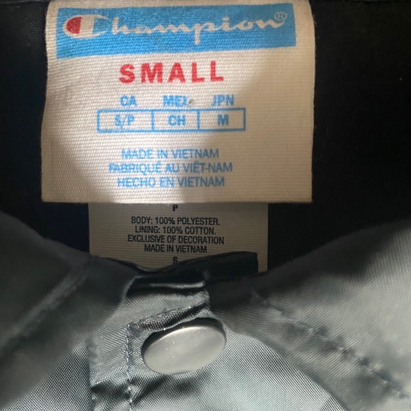 Champion Cropped Button Up Jacket - Picture 3 of 3